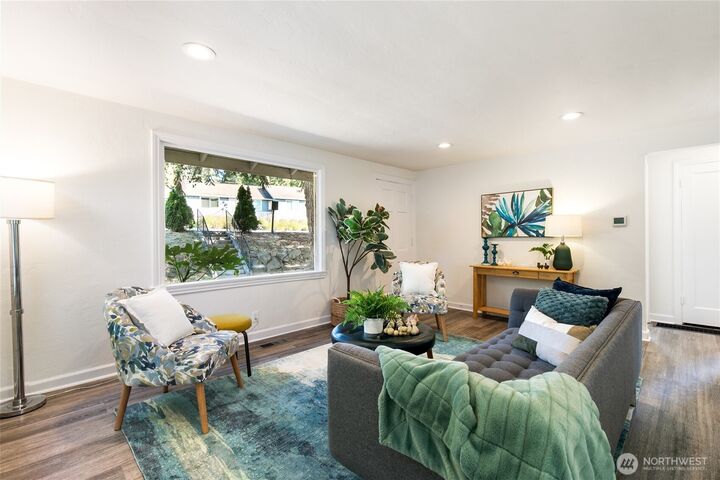 Photo de la propriété:  551  Grandey Way NE  WA 98056 