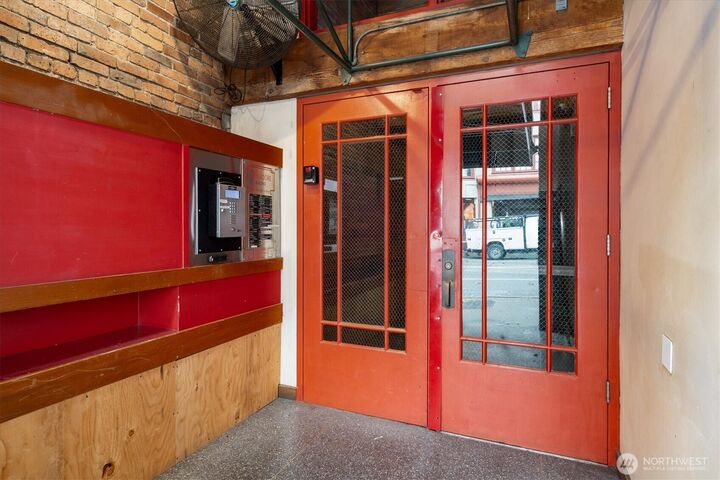 Property Photo:  1507  Western Avenue R105  WA 98101 