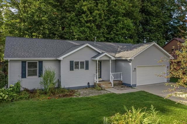 1251 Farmington Drive  Garfield Twp MI 49696 photo