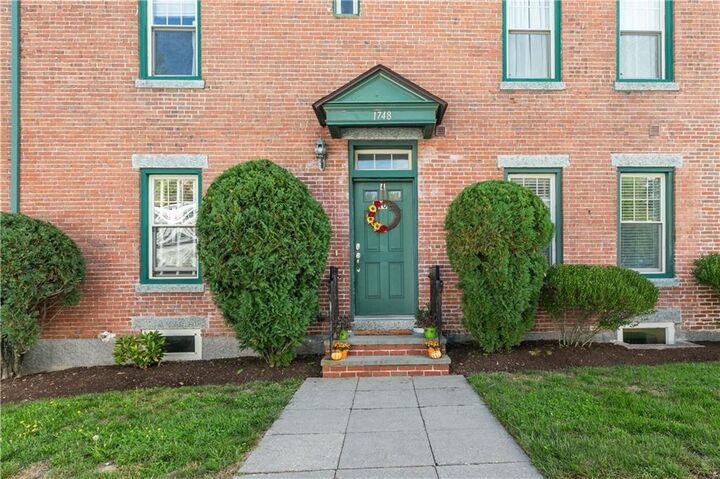 Property Photo:  1746 Lonsdale Avenue 10  RI 02865 