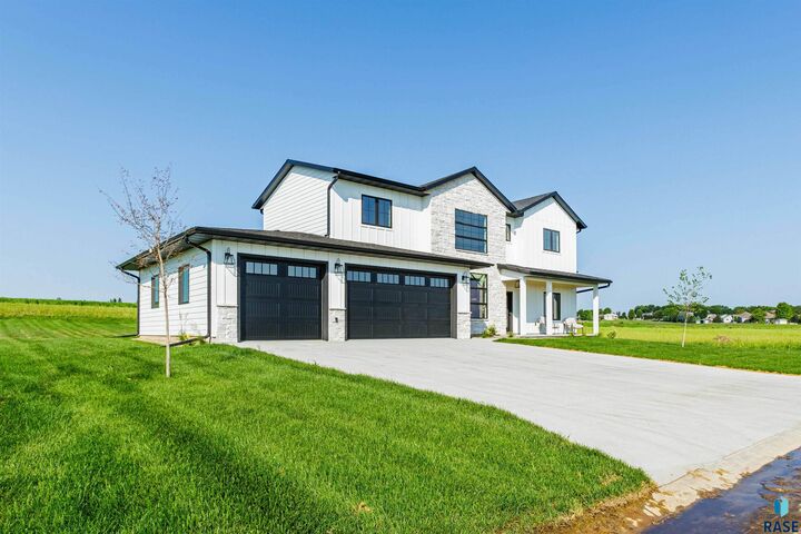 Property Photo:  507 Mill Pond Rd  IA 51246 