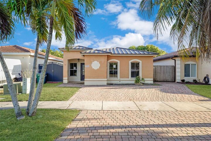 7978 NW 200th St  Hialeah FL 33015 photo