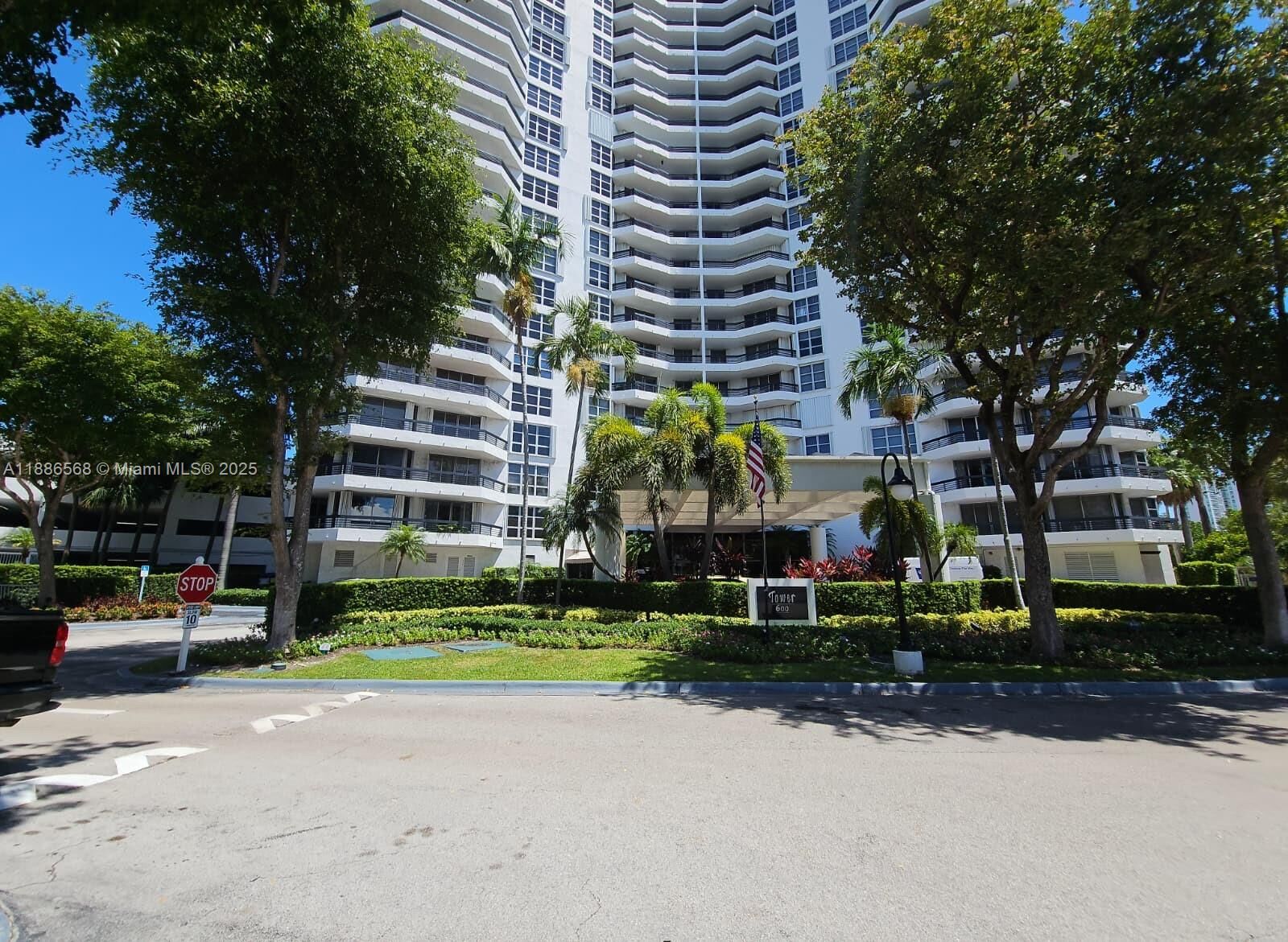 Property Photo: 3400 NE 192nd St 303 FL 33180