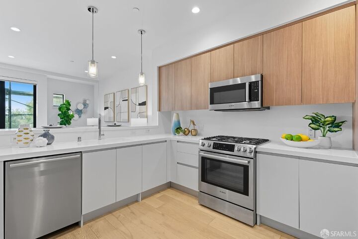 Property Photo:  2747 San Pablo Avenue 406  CA 94702 