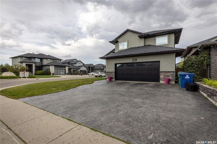 Property Photo:  211 Sauer Crescent  SK S7S 1L9 