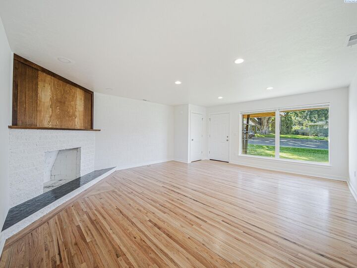 Property Photo: 727 S Conway St WA 99336