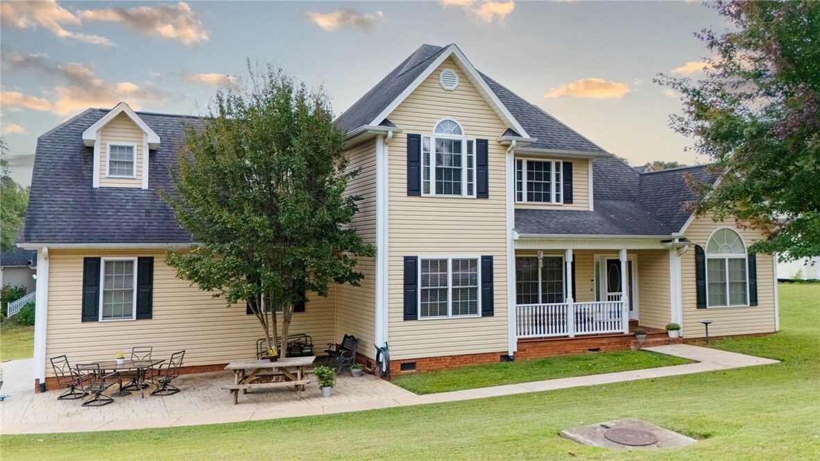 Property Photo: 100 Carlissa Court SC 29640