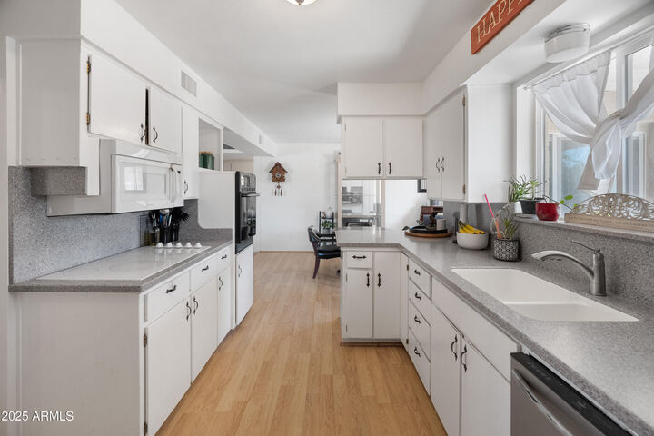 Property Photo: 515 N 56th Street AZ 85205