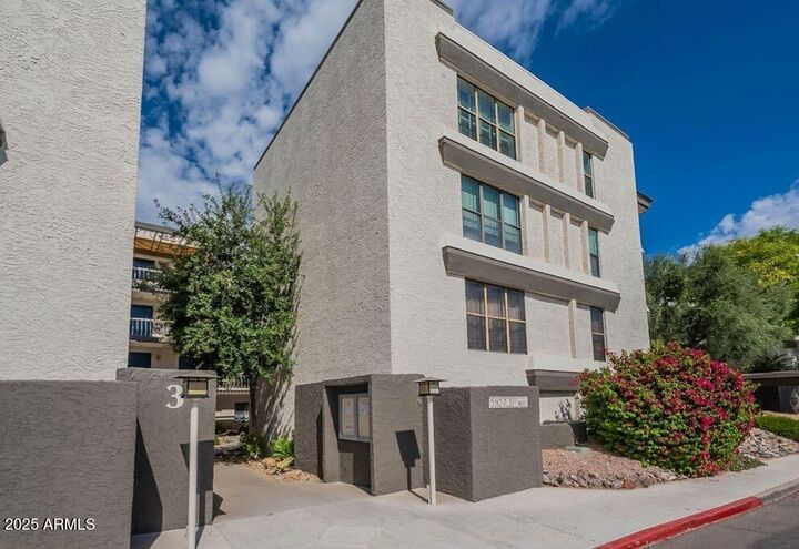Property Photo: 5110 N 31st Way 318 AZ 85016