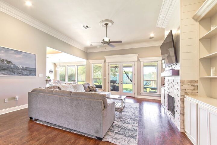 Property Photo:  352 Sugar Highland Boulevard  LA 70360 