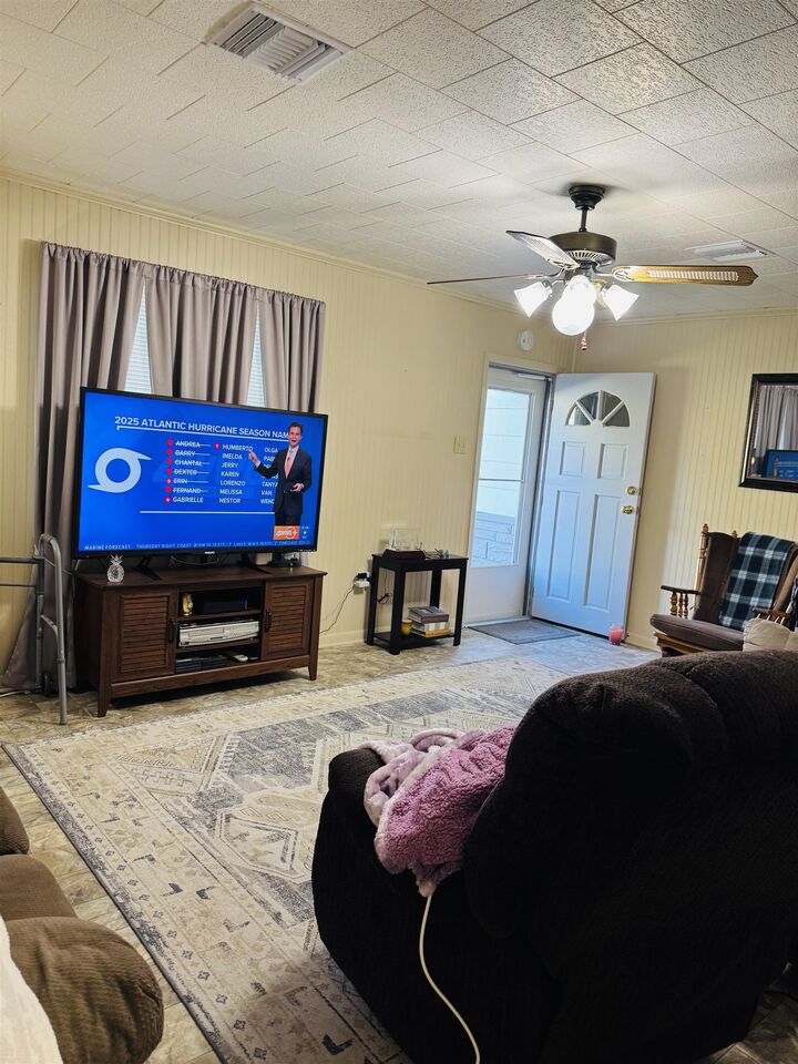 Property Photo: 300 Allen St LA 70363