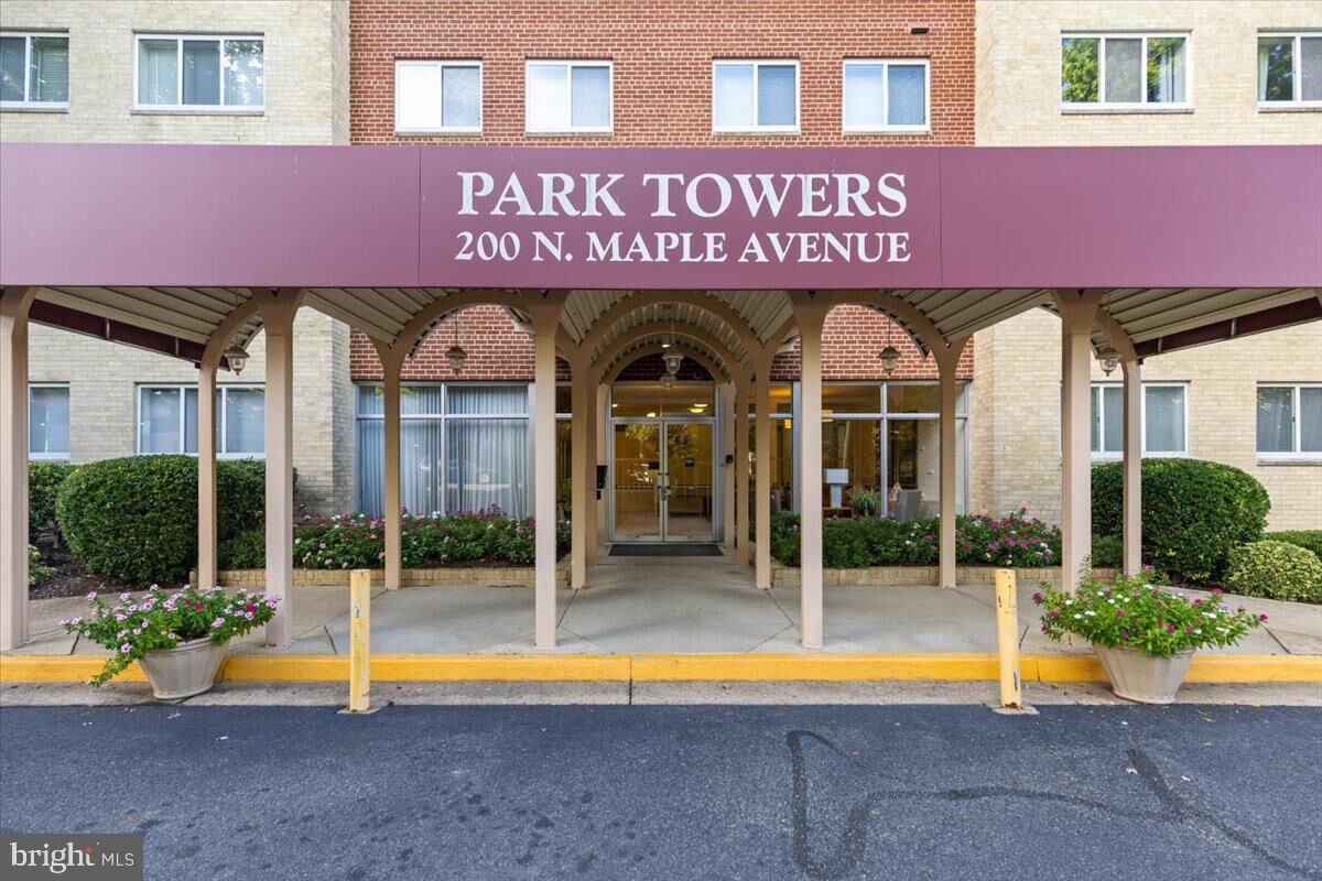 Property Photo:  200 N Maple Avenue 416  VA 22046 