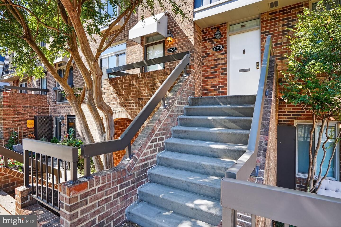 Property Photo:  1729 S Hayes Street 2  VA 22202 