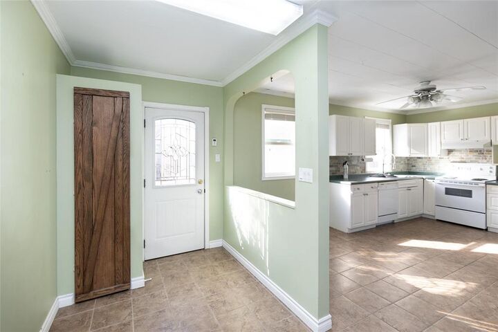 Property Photo:  207 Lucinda Street South  MB R0G 1K0 