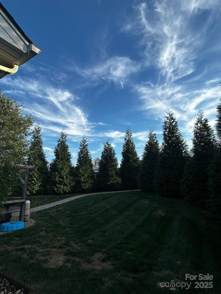 Property Photo:  107 Rosebay Drive  NC 20117 