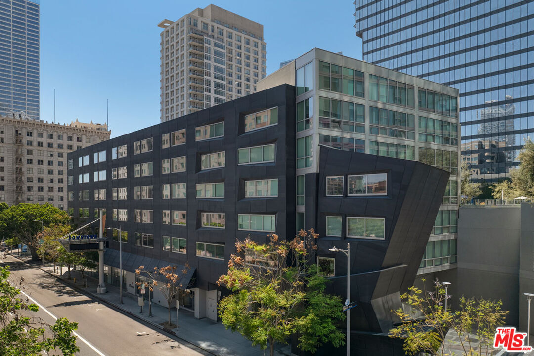 Property Photo: 901 S Flower St CA 90015