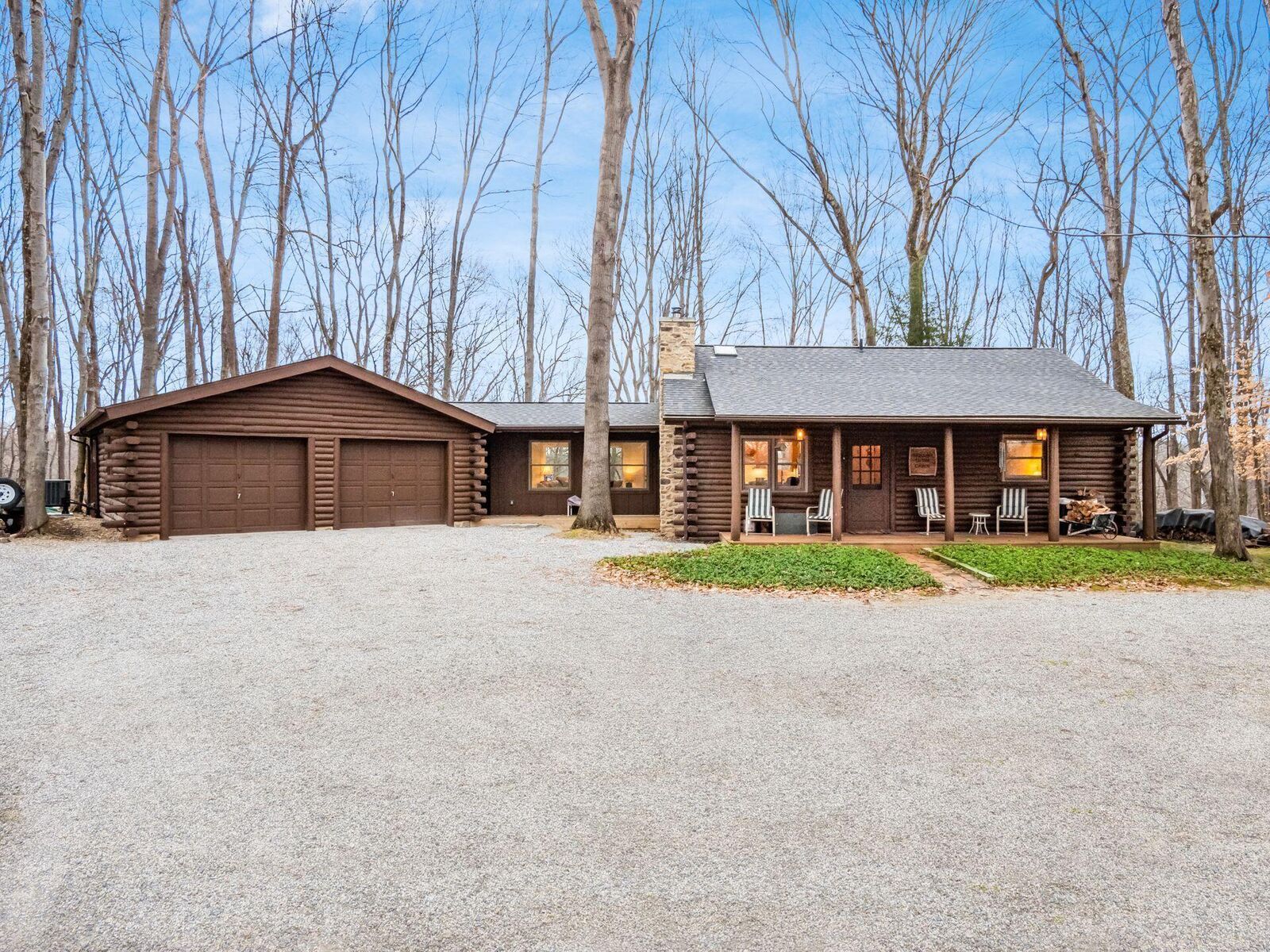 Property Photo:  1060 Fox Lane  OH 43155 