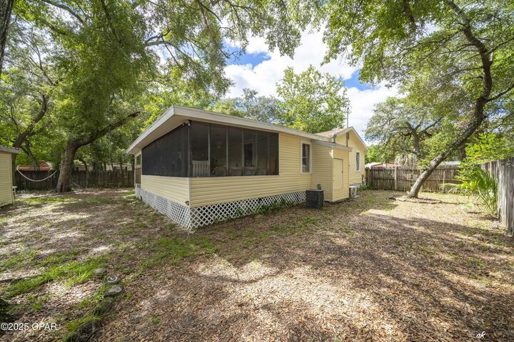 Property Photo:  815 Oakridge Road  FL 32547