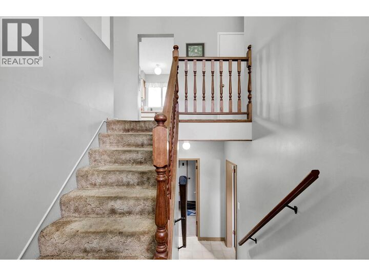Property Photo:  2311 Glenview Avenue  BC V2B 4L3 