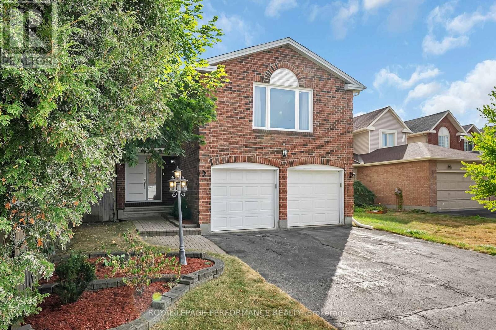 Property Photo:  8 Hyannis Avenue  ON K2J 3H8 