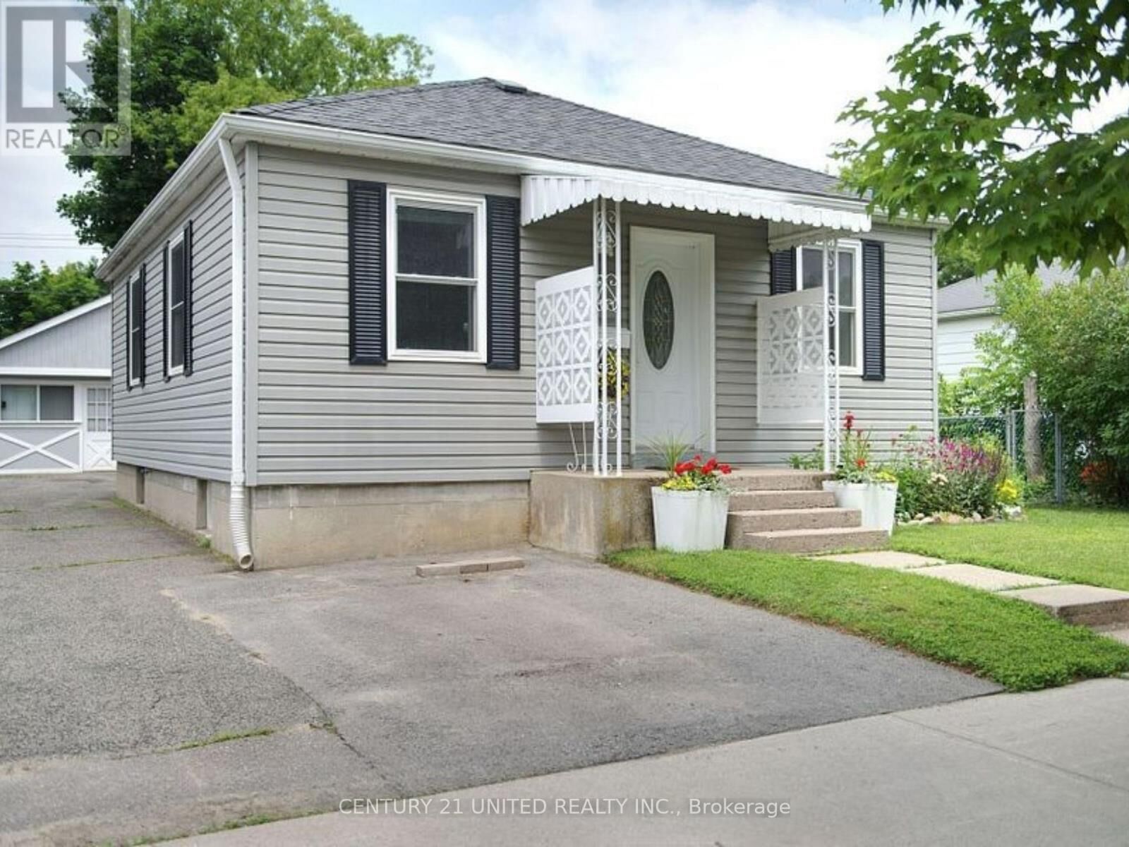 Property Photo:  460 Hamilton Street  ON K9J 4B9 