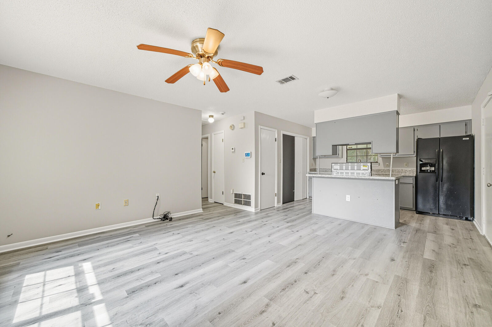 Property Photo: 102 Grimes Avenue FL 32536