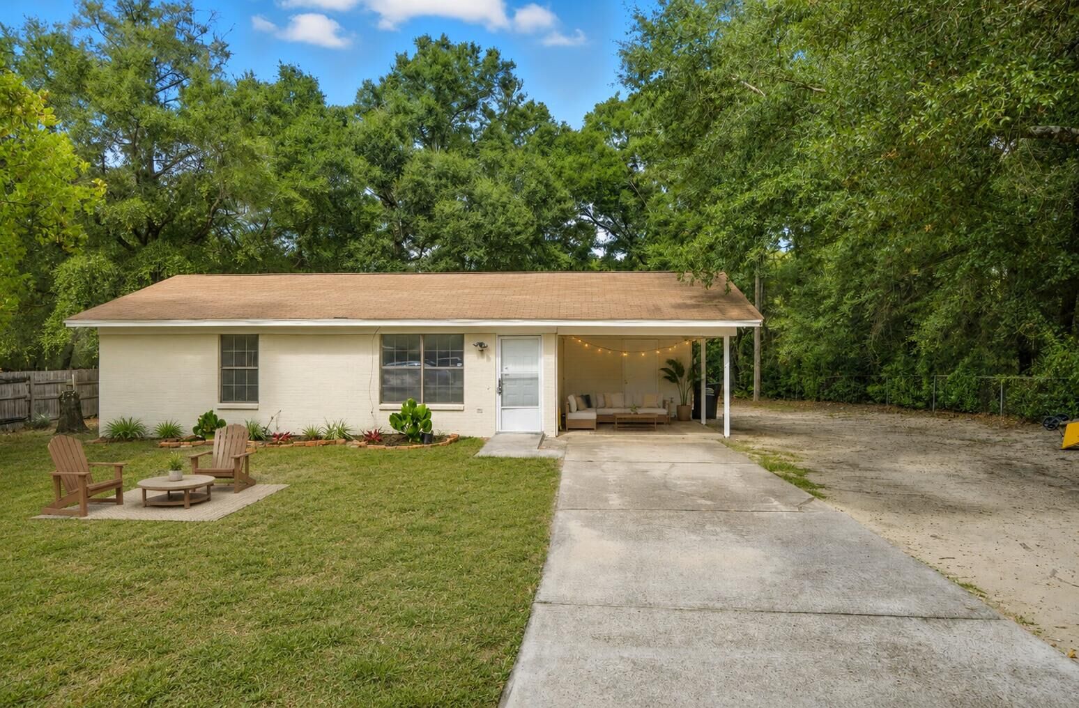 Property Photo:  102 Grimes Avenue  FL 32536 