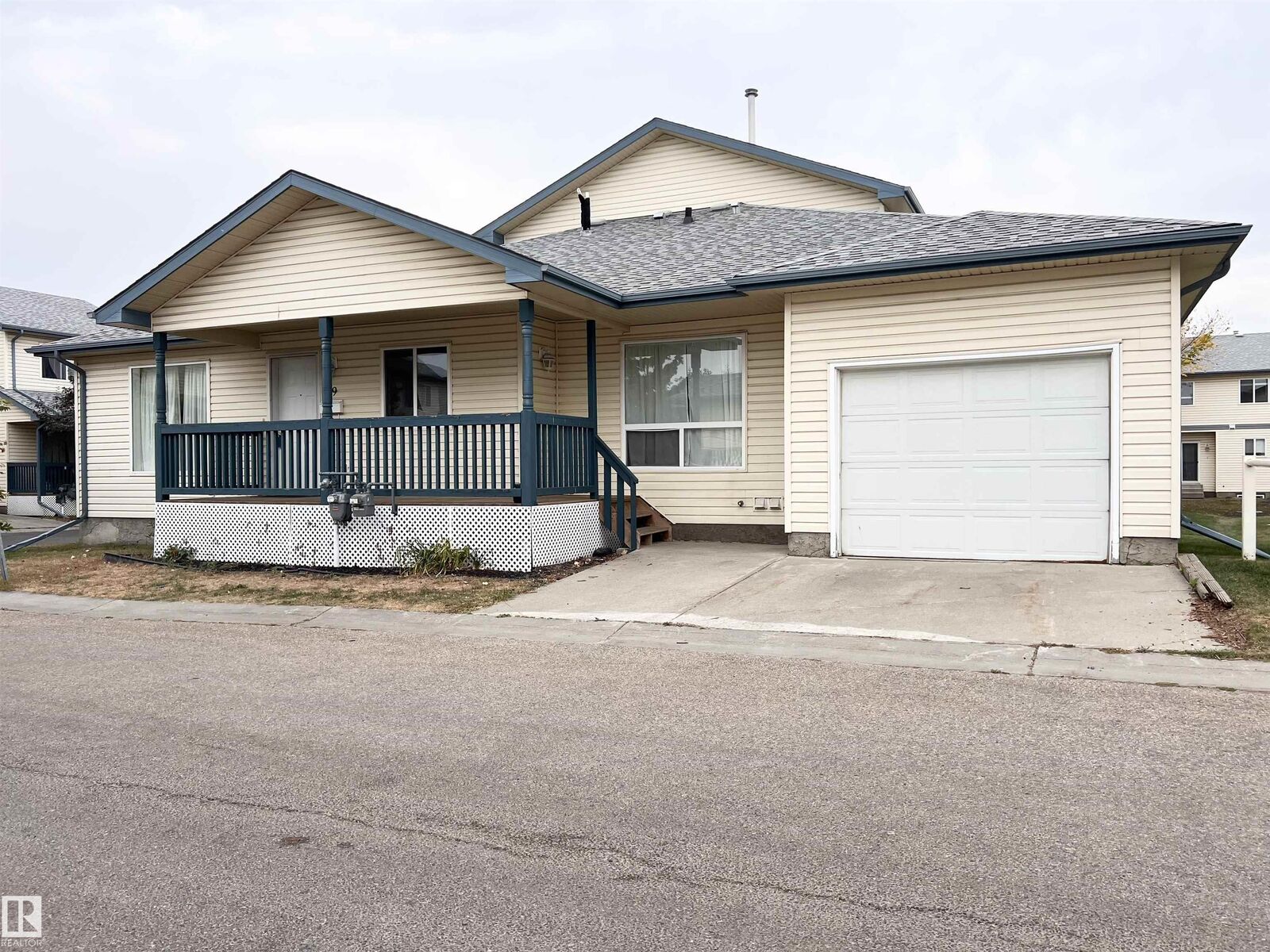 Property Photo:  10909 106 Street NW 19  AB T5H 4M7 