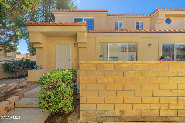 Property Photo:  43455 30th Street Unit 4  CA 93536 