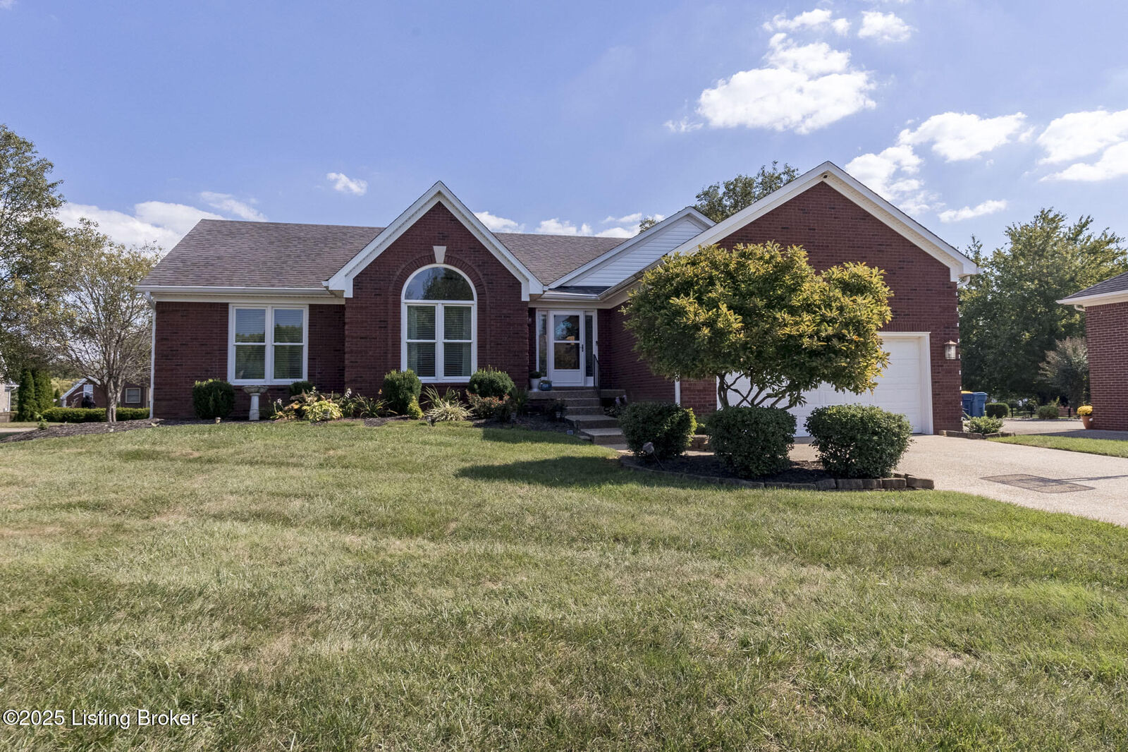 Property Photo:  13106 Dogwood Forest Ct  KY 40245 