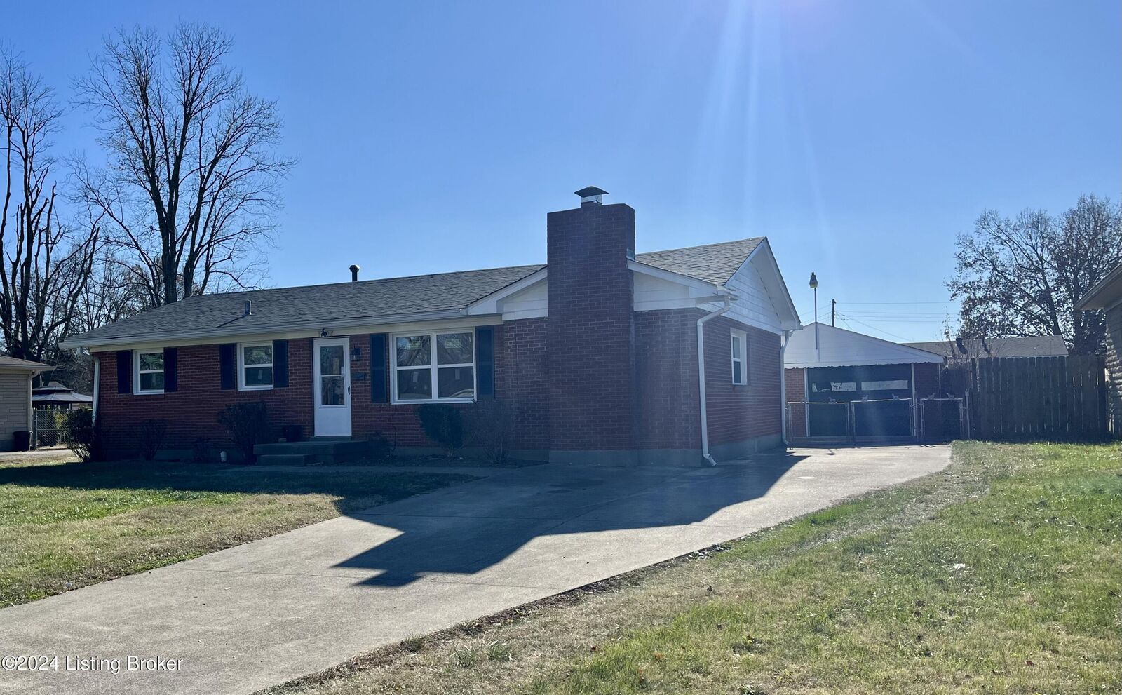 Property Photo: 5302 Juanita Ln KY 40272