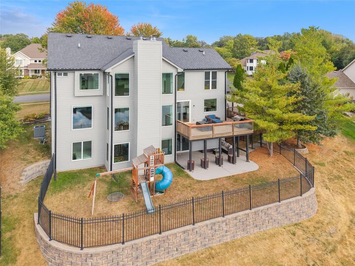 Property Photo: 1360 Country Club Boulevard IA 50325