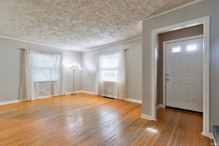 Property Photo:  2116 E Powell Avenue  IN 47714-2228 