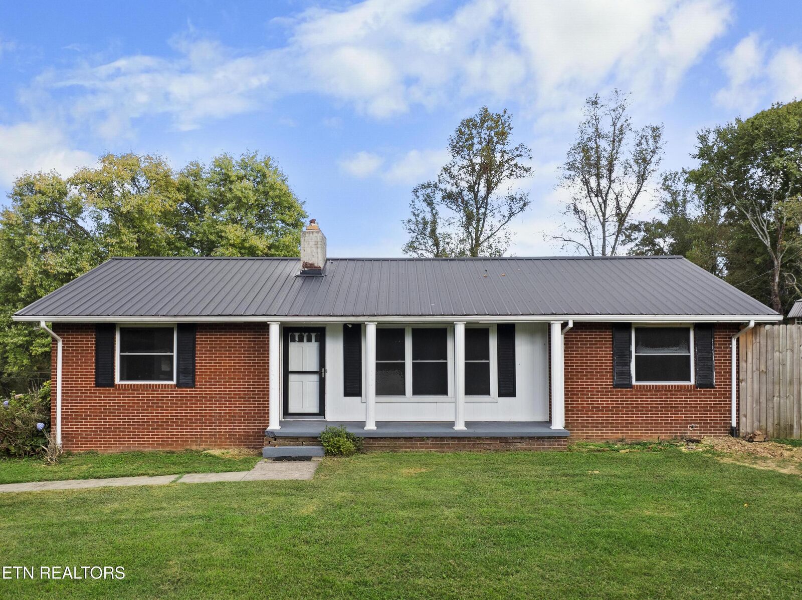 Property Photo:  328 Edgewood Drive  TN 37766 