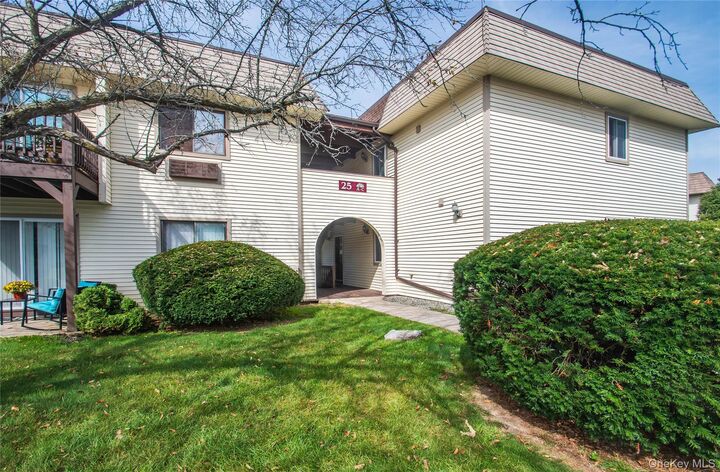 Property Photo:  25 Village Park Drive 3B  NY 12524 