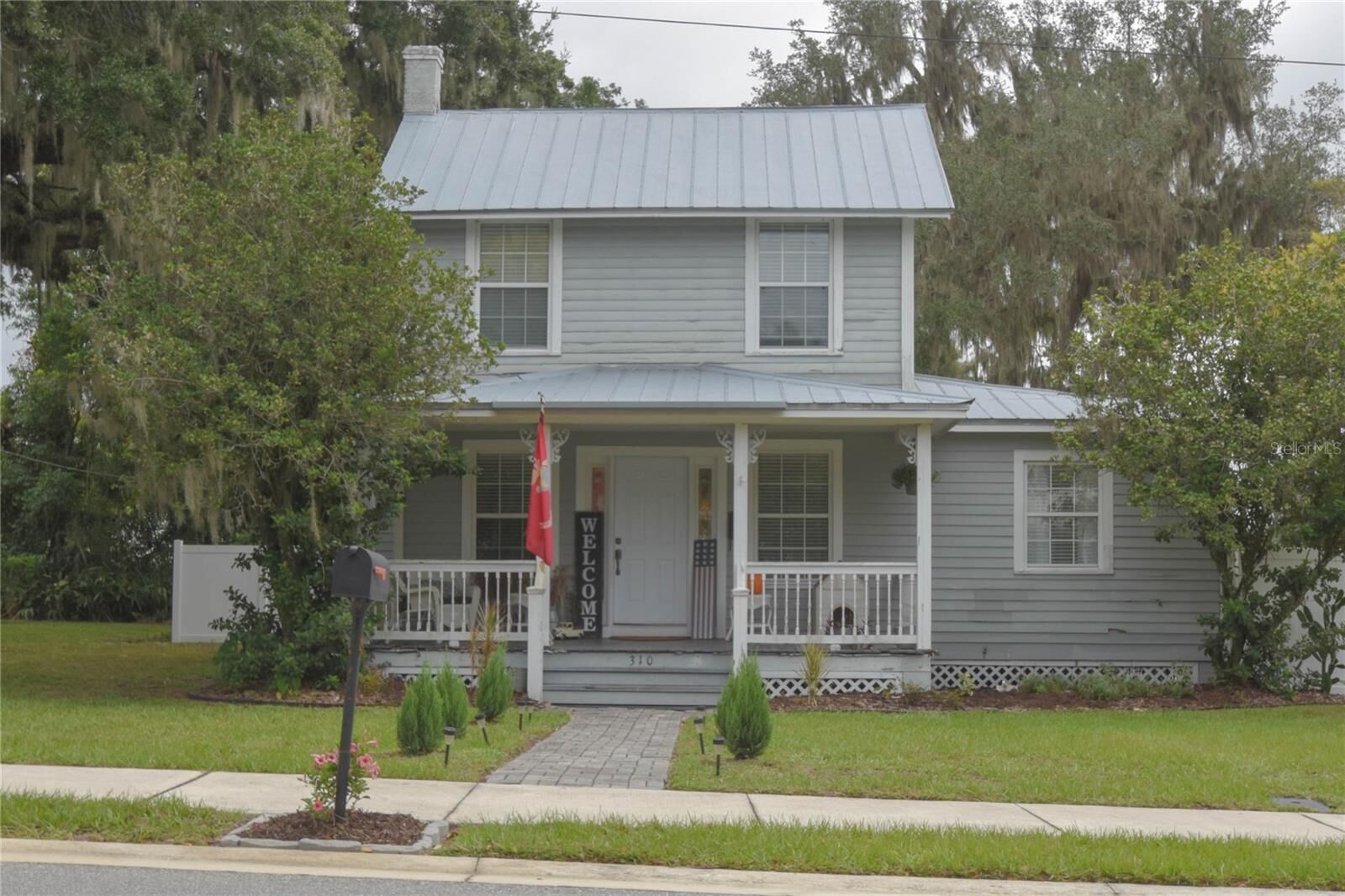 Property Photo:  310 S Holly Avenue  FL 32763 