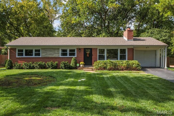 701 Wenneker Drive  Ladue MO 63124 photo