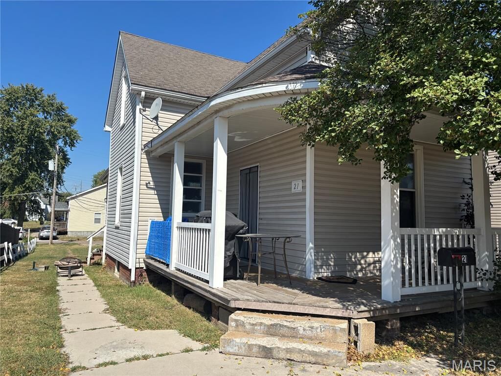 Property Photo:  21 N 17th Street  IL 62226 