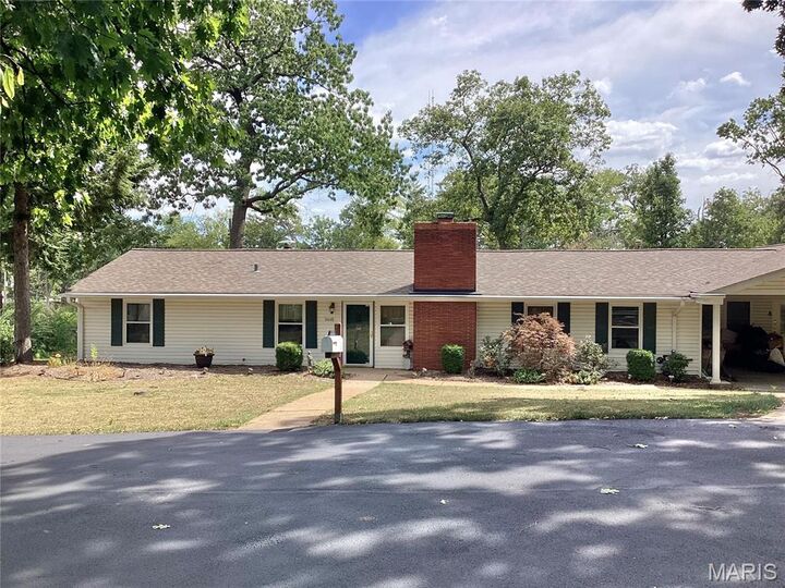 9448 Parklind Drive  Sunset Hills MO 63126 photo