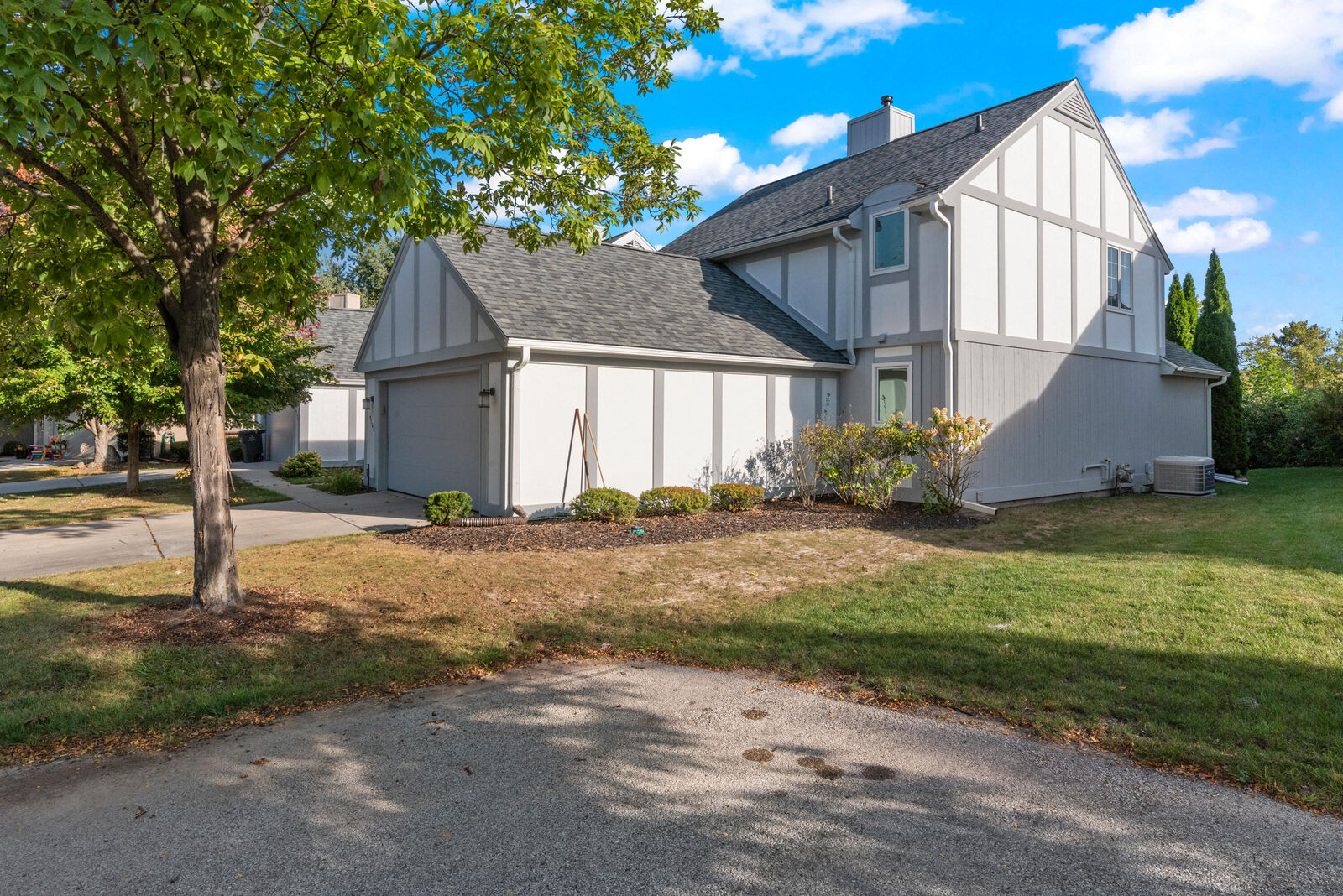 Property Photo:  9166 N Briarwood Ct  WI 53217 
