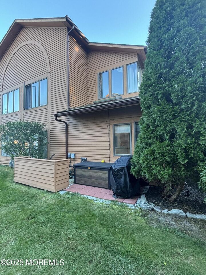 Property Photo:  107 Brandywine Court 307  NJ 08724