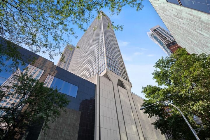 111 E Chestnut Street 43K  Chicago IL 60611 photo