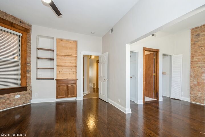 Property Photo: 905 W Dakin Street IL 60613