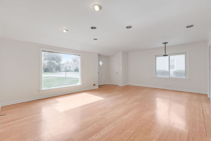 Property Photo: 228 Woodlawn Drive IL 60060