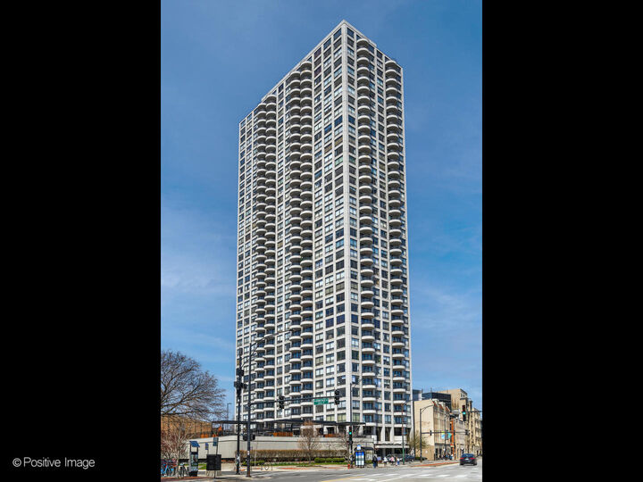 2020 N Lincoln Park West 3G  Chicago IL 60614 photo