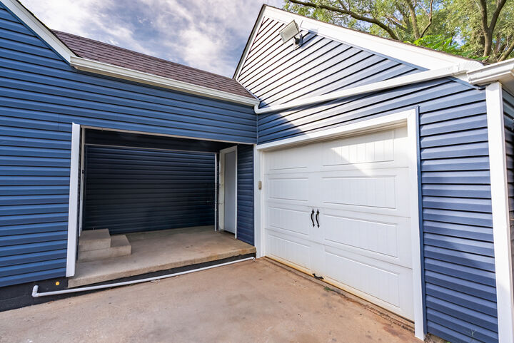 Property Photo:  823 Lenwood Court  IL 60506 