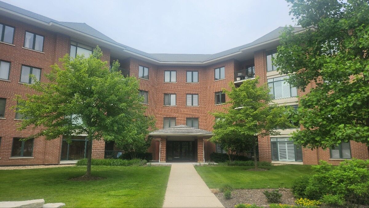 Property Photo:  875 E 22nd Street 204  IL 60148 