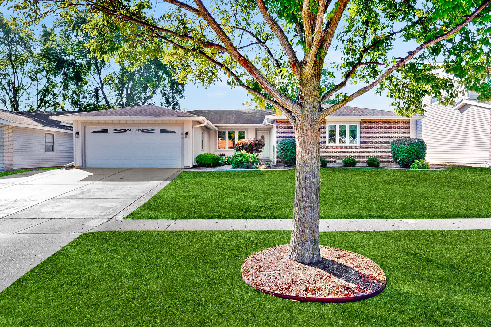 Property Photo:  1517 White Trail  IL 60007 