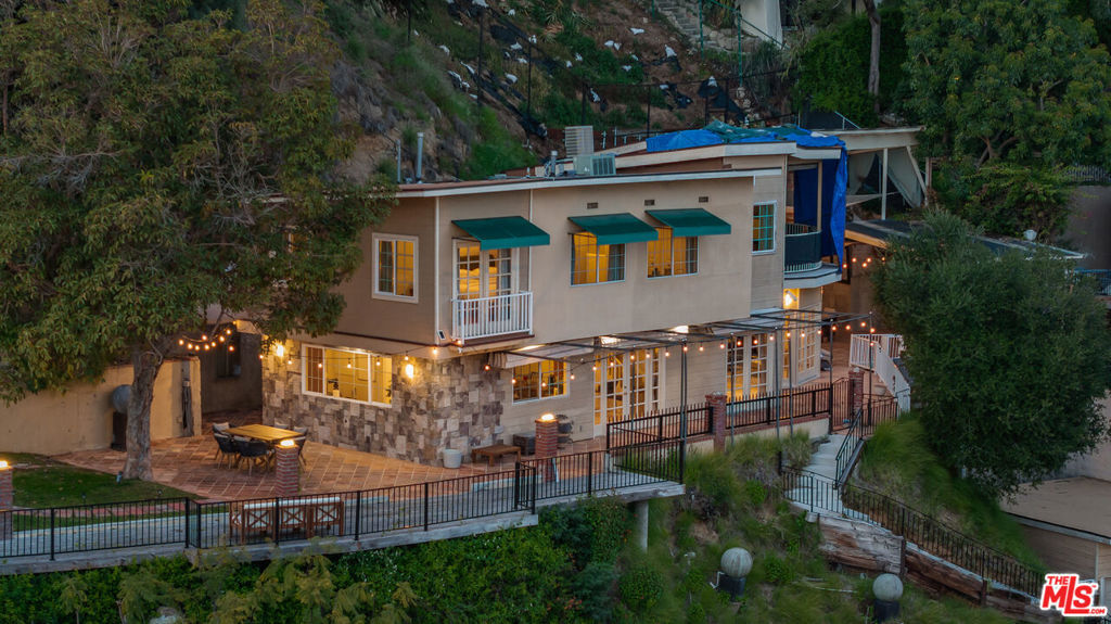 Property Photo:  8221 Monteel Road  CA 90069 