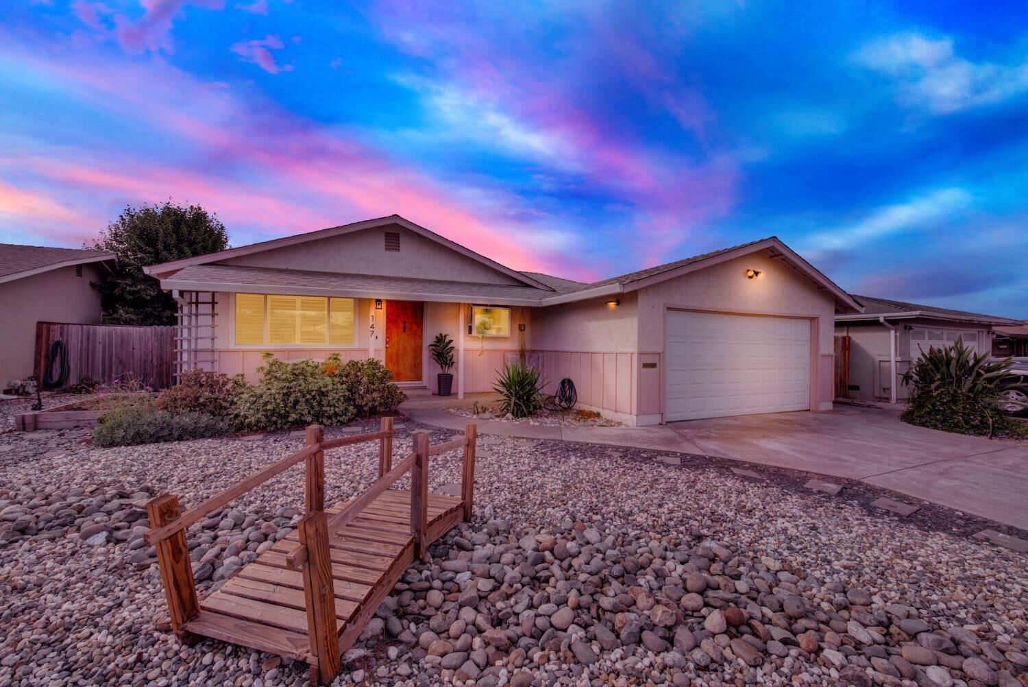 Property Photo:  147 W Woodland Avenue  CA 95695 